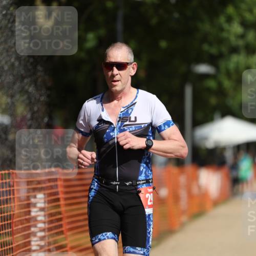 07.09.2025 - 19. Norderstedt Triathlon Michael Strokosch http://msf.ph/oto/8799440 07.09.2025 11:59:38 Laufen 296, 1177, 1383 meine-sportfotos.de