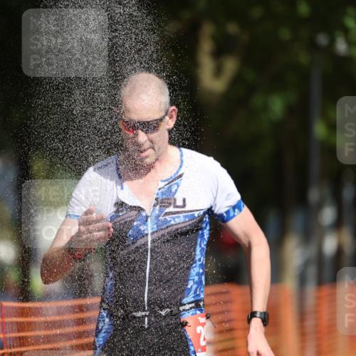 07.09.2025 - 19. Norderstedt Triathlon Michael Strokosch http://msf.ph/oto/8799481 07.09.2025 11:59:39 Laufen 296, 1177, 1383 meine-sportfotos.de