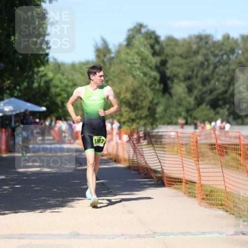 07.09.2025 - 19. Norderstedt Triathlon Michael Strokosch http://msf.ph/oto/8799498 07.09.2025 14:48:11 Laufen 880, 995, 1003 meine-sportfotos.de