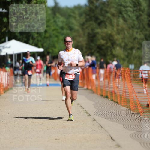 07.09.2025 - 19. Norderstedt Triathlon Michael Strokosch http://msf.ph/oto/8799702 07.09.2025 12:00:14 Laufen 1253 meine-sportfotos.de