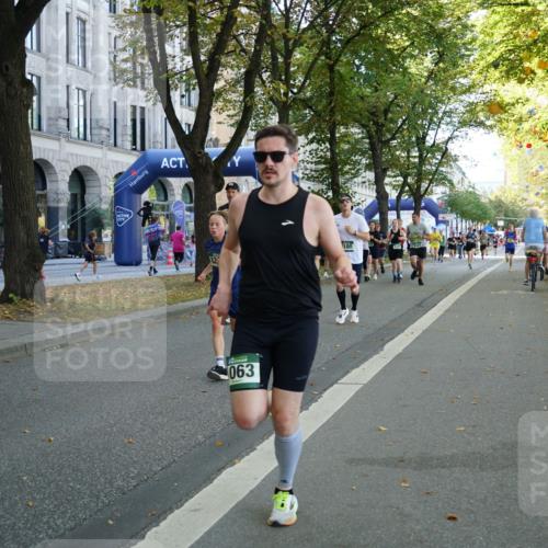07.09.2025 - BARMER Alsterlauf Yannick Fuchs http://msf.ph/oto/8799703 07.09.2025 11:47:52 Laufen 8024, 12, 100, 063 meine-sportfotos.de