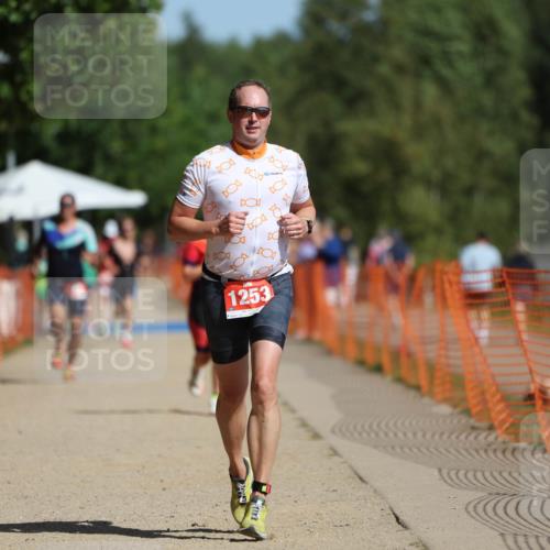 07.09.2025 - 19. Norderstedt Triathlon Michael Strokosch http://msf.ph/oto/8799742 07.09.2025 12:00:17 Laufen 714, 749, 1253 meine-sportfotos.de