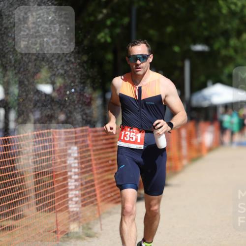 07.09.2025 - 19. Norderstedt Triathlon Michael Strokosch http://msf.ph/oto/8799855 07.09.2025 12:29:39 Laufen 186, 1350, 1351 meine-sportfotos.de