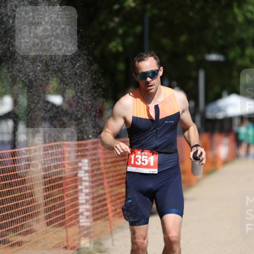 07.09.2025 - 19. Norderstedt Triathlon Michael Strokosch http://msf.ph/oto/8799862 07.09.2025 12:29:40 Laufen 1350, 1351 meine-sportfotos.de