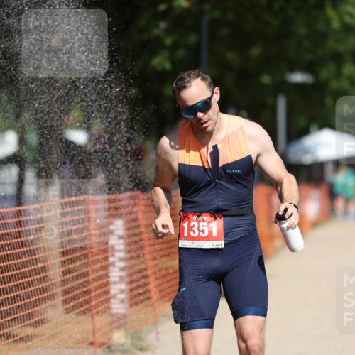 07.09.2025 - 19. Norderstedt Triathlon Michael Strokosch http://msf.ph/oto/8799868 07.09.2025 12:29:40 Laufen 1350, 1351 meine-sportfotos.de