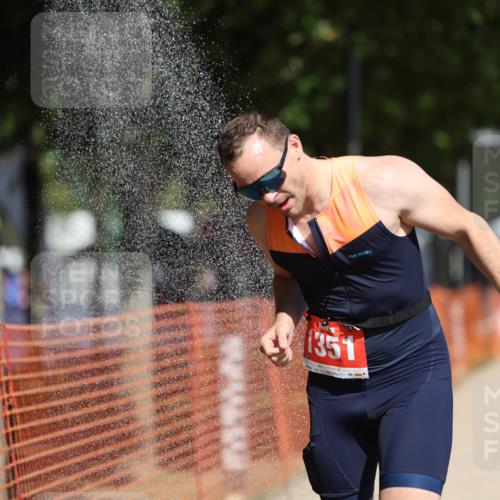 07.09.2025 - 19. Norderstedt Triathlon Michael Strokosch http://msf.ph/oto/8799883 07.09.2025 12:29:41 Laufen 1350, 1351 meine-sportfotos.de