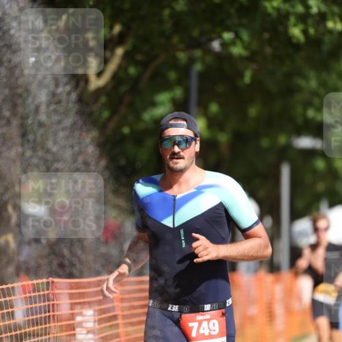 07.09.2025 - 19. Norderstedt Triathlon Michael Strokosch http://msf.ph/oto/8799893 07.09.2025 12:00:25 Laufen 714, 749, 1184 meine-sportfotos.de
