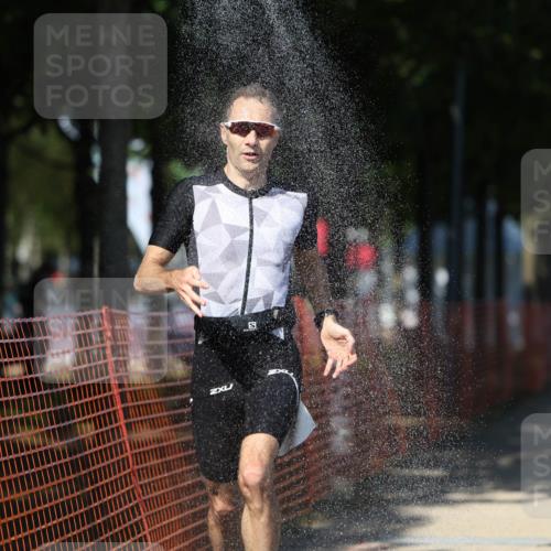07.09.2025 - 19. Norderstedt Triathlon Michael Strokosch http://msf.ph/oto/8799909 07.09.2025 14:48:50 Laufen 965, 999, 1018 meine-sportfotos.de