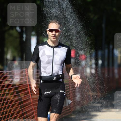 07.09.2025 - 19. Norderstedt Triathlon Michael Strokosch http://msf.ph/oto/8799916 07.09.2025 14:48:50 Laufen 965, 999, 1018 meine-sportfotos.de