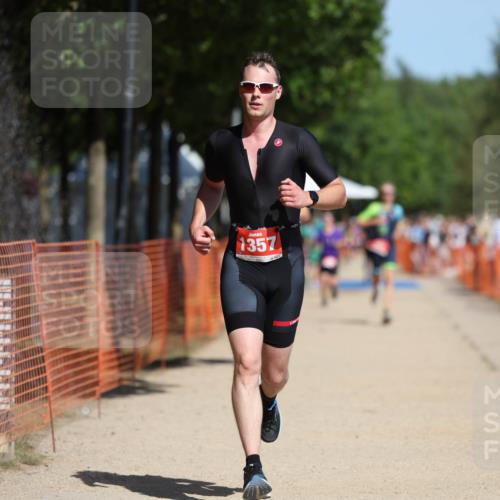 07.09.2025 - 19. Norderstedt Triathlon Michael Strokosch http://msf.ph/oto/8799949 07.09.2025 12:29:59 Laufen 261, 279, 1357 meine-sportfotos.de