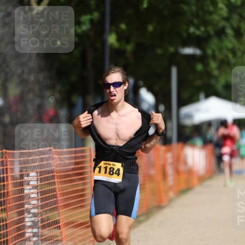 07.09.2025 - 19. Norderstedt Triathlon Michael Strokosch http://msf.ph/oto/8799966 07.09.2025 12:00:28 Laufen 714, 749, 1184 meine-sportfotos.de