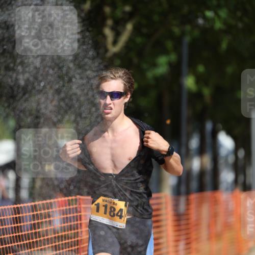 07.09.2025 - 19. Norderstedt Triathlon Michael Strokosch http://msf.ph/oto/8800000 07.09.2025 12:00:29 Laufen 714, 749, 1184 meine-sportfotos.de
