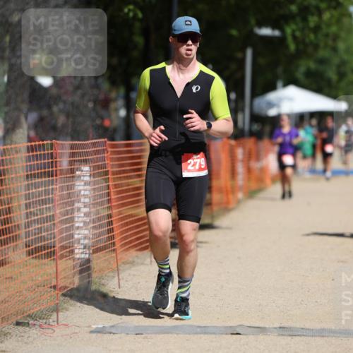 07.09.2025 - 19. Norderstedt Triathlon Michael Strokosch http://msf.ph/oto/8800054 07.09.2025 12:30:03 Laufen 261, 279, 1357 meine-sportfotos.de