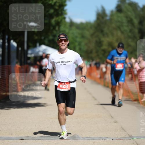 07.09.2025 - 19. Norderstedt Triathlon Michael Strokosch http://msf.ph/oto/8800122 07.09.2025 13:07:51 Laufen 825, 828 meine-sportfotos.de