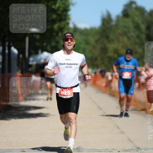 07.09.2025 - 19. Norderstedt Triathlon Michael Strokosch http://msf.ph/oto/8800129 07.09.2025 13:07:51 Laufen 825, 828 meine-sportfotos.de