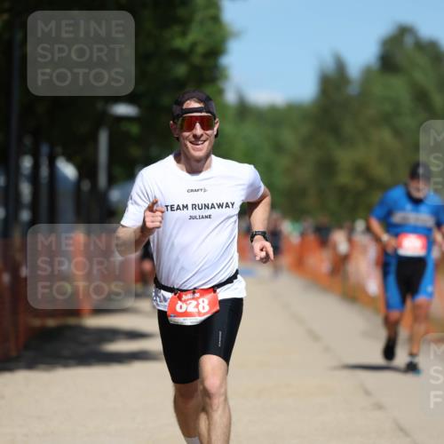 07.09.2025 - 19. Norderstedt Triathlon Michael Strokosch http://msf.ph/oto/8800149 07.09.2025 13:07:52 Laufen 825, 828 meine-sportfotos.de