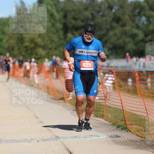 07.09.2025 - 19. Norderstedt Triathlon Michael Strokosch http://msf.ph/oto/8800208 07.09.2025 13:07:54 Laufen 825, 828 meine-sportfotos.de