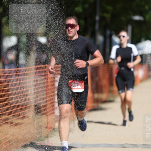 07.09.2025 - 19. Norderstedt Triathlon Michael Strokosch http://msf.ph/oto/8800297 07.09.2025 12:30:18 Laufen 252, 292, 1246 meine-sportfotos.de