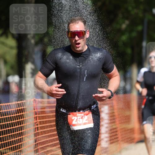07.09.2025 - 19. Norderstedt Triathlon Michael Strokosch http://msf.ph/oto/8800330 07.09.2025 12:30:19 Laufen 252, 292 meine-sportfotos.de