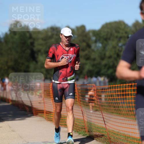 07.09.2025 - 19. Norderstedt Triathlon Michael Strokosch http://msf.ph/oto/8800401 07.09.2025 14:50:21 Laufen 369, 960 meine-sportfotos.de