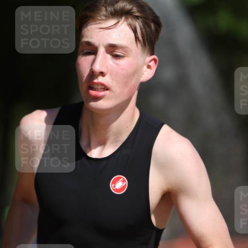 07.09.2025 - 19. Norderstedt Triathlon Michael Strokosch http://msf.ph/oto/8800438 07.09.2025 12:01:01 Laufen 1152, 1156 meine-sportfotos.de