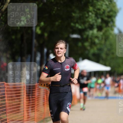 07.09.2025 - 19. Norderstedt Triathlon Michael Strokosch http://msf.ph/oto/8800529 07.09.2025 12:01:07 Laufen 787, 1156 meine-sportfotos.de