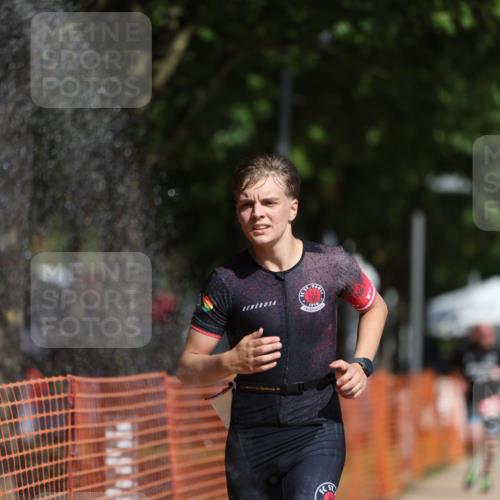 07.09.2025 - 19. Norderstedt Triathlon Michael Strokosch http://msf.ph/oto/8800544 07.09.2025 12:01:07 Laufen 787, 1156 meine-sportfotos.de