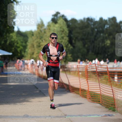 07.09.2025 - 19. Norderstedt Triathlon Michael Strokosch http://msf.ph/oto/8800642 07.09.2025 14:50:53 Laufen 978 meine-sportfotos.de