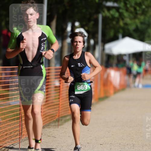 07.09.2025 - 19. Norderstedt Triathlon Michael Strokosch http://msf.ph/oto/8800643 07.09.2025 10:57:24 Laufen 655, 669 meine-sportfotos.de