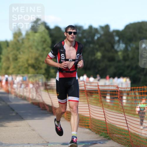 07.09.2025 - 19. Norderstedt Triathlon Michael Strokosch http://msf.ph/oto/8800660 07.09.2025 14:50:54 Laufen 978 meine-sportfotos.de