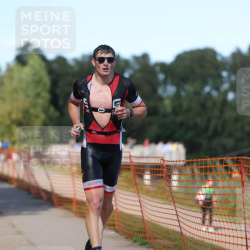 07.09.2025 - 19. Norderstedt Triathlon Michael Strokosch http://msf.ph/oto/8800673 07.09.2025 14:50:55 Laufen 978 meine-sportfotos.de