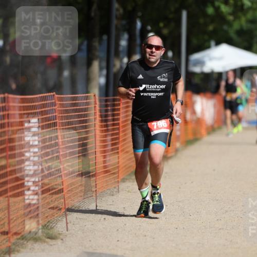 07.09.2025 - 19. Norderstedt Triathlon Michael Strokosch http://msf.ph/oto/8800676 07.09.2025 12:01:15 Laufen 787, 796 meine-sportfotos.de