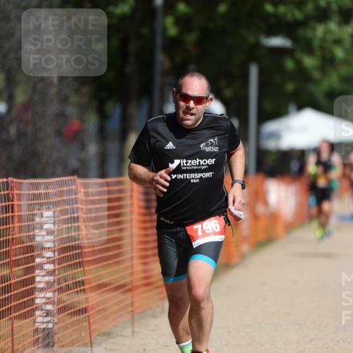 07.09.2025 - 19. Norderstedt Triathlon Michael Strokosch http://msf.ph/oto/8800696 07.09.2025 12:01:16 Laufen 796 meine-sportfotos.de