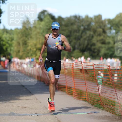 07.09.2025 - 19. Norderstedt Triathlon Michael Strokosch http://msf.ph/oto/8800733 07.09.2025 14:51:26 Laufen 979, 988 meine-sportfotos.de