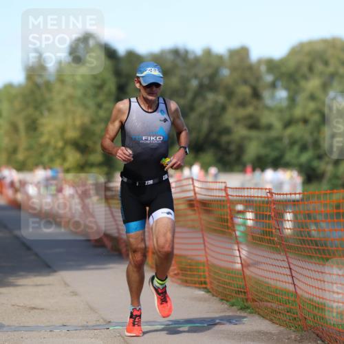 07.09.2025 - 19. Norderstedt Triathlon Michael Strokosch http://msf.ph/oto/8800738 07.09.2025 14:51:26 Laufen 979, 988 meine-sportfotos.de