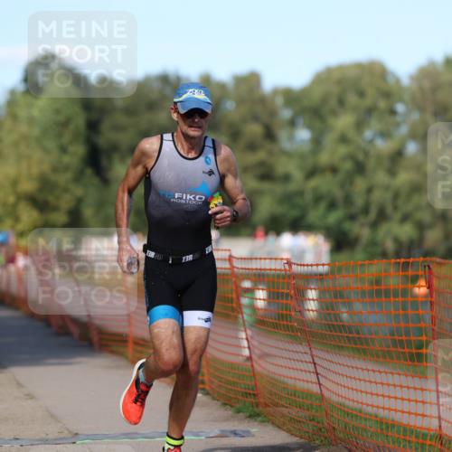 07.09.2025 - 19. Norderstedt Triathlon Michael Strokosch http://msf.ph/oto/8800745 07.09.2025 14:51:27 Laufen 979, 988 meine-sportfotos.de