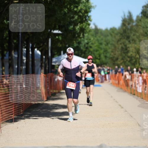 07.09.2025 - 19. Norderstedt Triathlon Michael Strokosch http://msf.ph/oto/8800837 07.09.2025 13:08:53 Laufen 220, 713, 754 meine-sportfotos.de