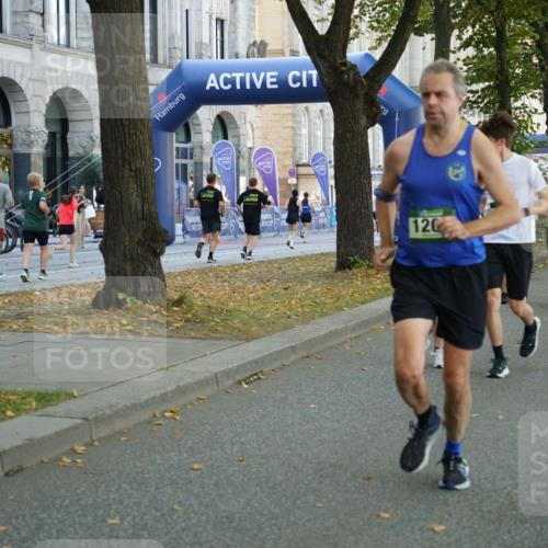 07.09.2025 - BARMER Alsterlauf Yannick Fuchs http://msf.ph/oto/8800838 07.09.2025 11:49:09 Laufen 120, 1152, 1052, 242 meine-sportfotos.de