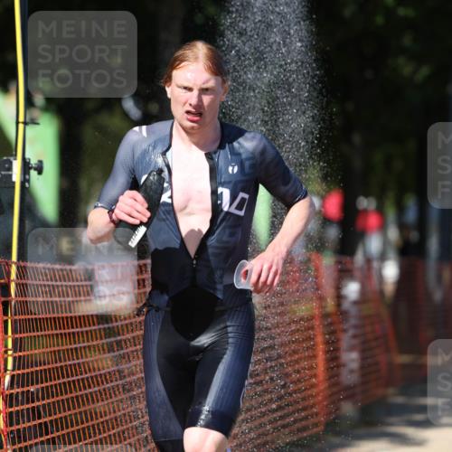 07.09.2025 - 19. Norderstedt Triathlon Michael Strokosch http://msf.ph/oto/8801594 07.09.2025 14:52:40 Laufen 1421, 1468 meine-sportfotos.de