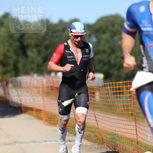 07.09.2025 - 19. Norderstedt Triathlon Michael Strokosch http://msf.ph/oto/8801762 07.09.2025 14:53:01 Laufen 969, 1002, 1041 meine-sportfotos.de