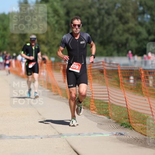 07.09.2025 - 19. Norderstedt Triathlon Michael Strokosch http://msf.ph/oto/8801810 07.09.2025 13:10:39 Laufen 208, 209, 247 meine-sportfotos.de