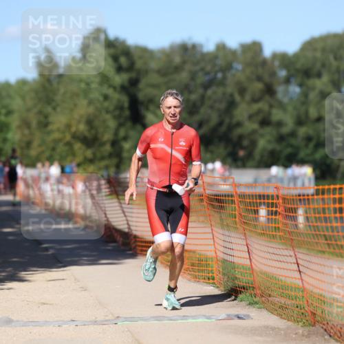 07.09.2025 - 19. Norderstedt Triathlon Michael Strokosch http://msf.ph/oto/8802293 07.09.2025 14:53:37 Laufen 977 meine-sportfotos.de