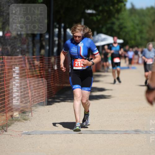 07.09.2025 - 19. Norderstedt Triathlon Michael Strokosch http://msf.ph/oto/8802399 07.09.2025 13:11:16 Laufen 213, 214, 762 meine-sportfotos.de