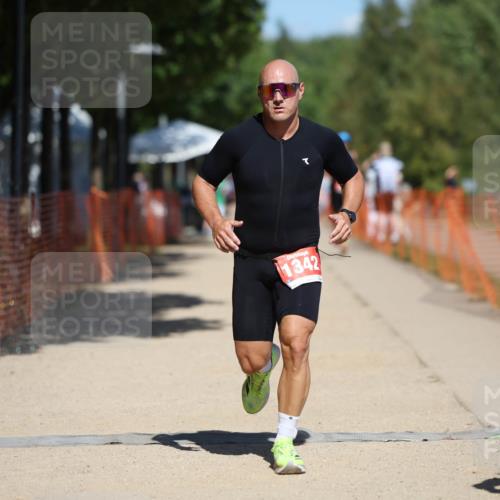 07.09.2025 - 19. Norderstedt Triathlon Michael Strokosch http://msf.ph/oto/8802725 07.09.2025 13:11:40 Laufen 853, 1342 meine-sportfotos.de