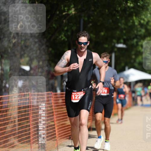 07.09.2025 - 19. Norderstedt Triathlon Michael Strokosch http://msf.ph/oto/8802768 07.09.2025 12:33:52 Laufen 773, 776, 1225 meine-sportfotos.de