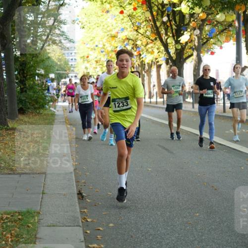 07.09.2025 - BARMER Alsterlauf Yannick Fuchs http://msf.ph/oto/8802937 07.09.2025 11:51:15 Laufen 1059, 1233, 1092, 8067, 1107 meine-sportfotos.de
