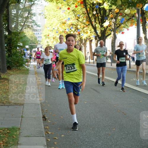 07.09.2025 - BARMER Alsterlauf Yannick Fuchs http://msf.ph/oto/8802946 07.09.2025 11:51:15 Laufen 1059, 1233, 1092, 1107, 8067 meine-sportfotos.de