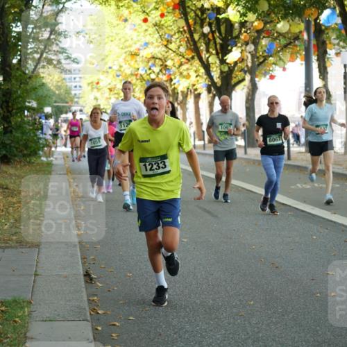 07.09.2025 - BARMER Alsterlauf Yannick Fuchs http://msf.ph/oto/8802954 07.09.2025 11:51:15 Laufen 1059, 112, 1233, 1092, 8067 meine-sportfotos.de