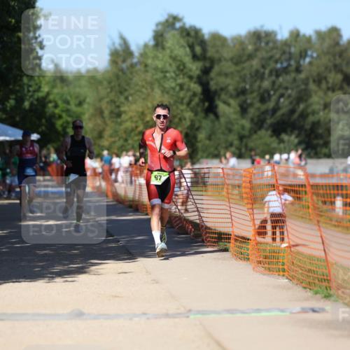 07.09.2025 - 19. Norderstedt Triathlon Michael Strokosch http://msf.ph/oto/8803066 07.09.2025 14:55:15 Laufen 976, 1027 meine-sportfotos.de