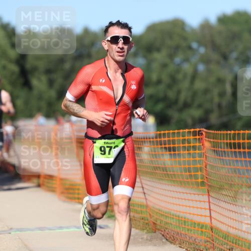 07.09.2025 - 19. Norderstedt Triathlon Michael Strokosch http://msf.ph/oto/8803130 07.09.2025 14:55:18 Laufen 908, 976, 1027 meine-sportfotos.de